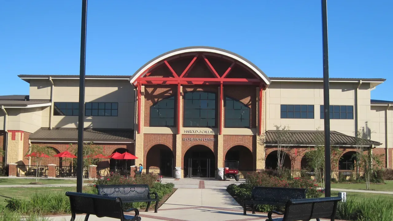 Harold J. Callais Recreation Center — Lamar building construction (exterior)