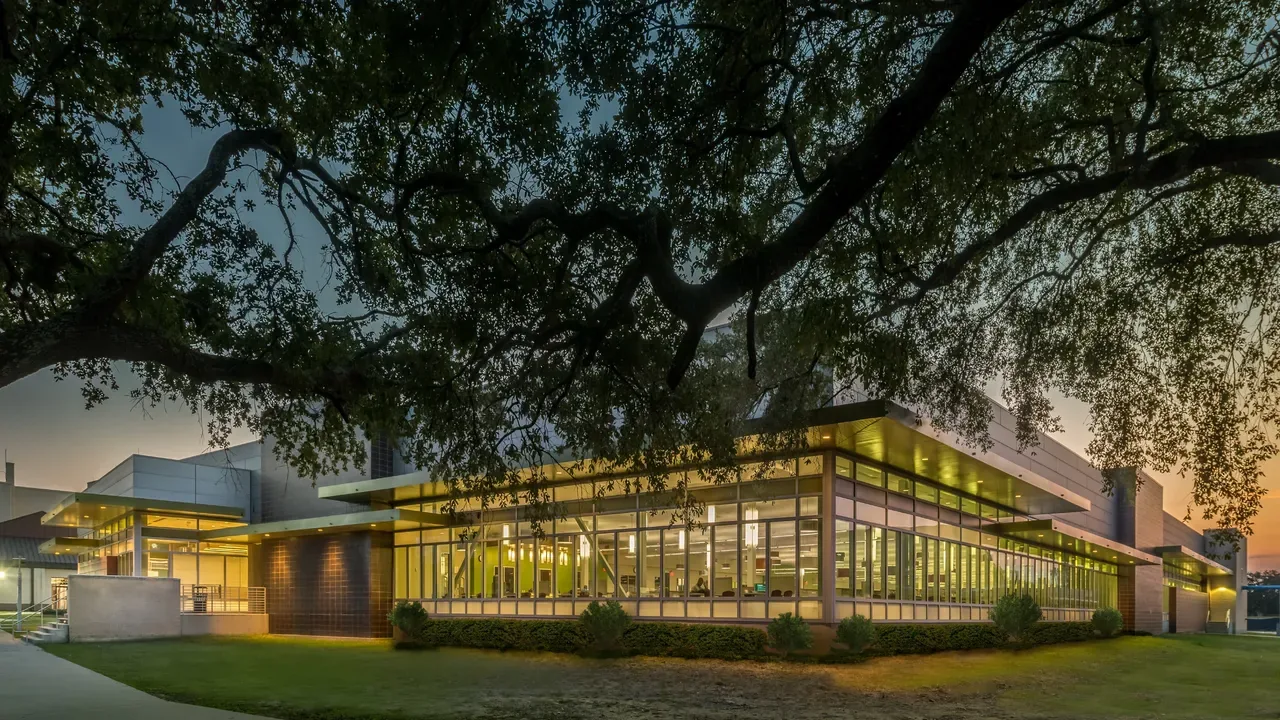 Marvin B. Thames Hall — Resource Learning Center — Lamar building construction (grounds)