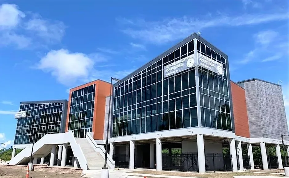 Plaquemines Parish Courthouse — Lamar building construction (exterior)